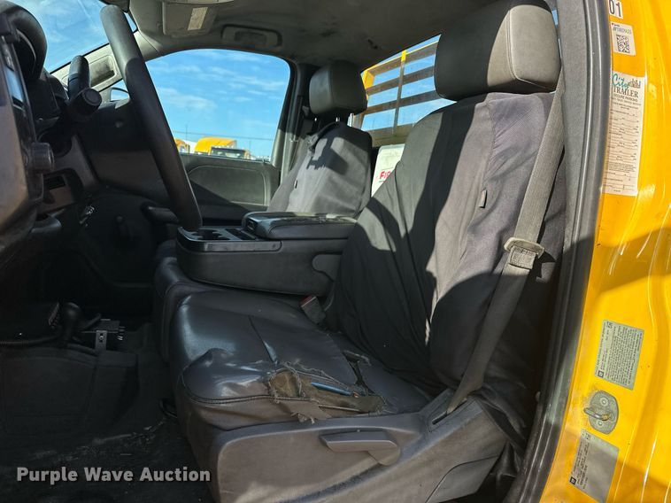 image for item ER4906 2015 Chevrolet Silverado 3500HD utility bed pickup truck