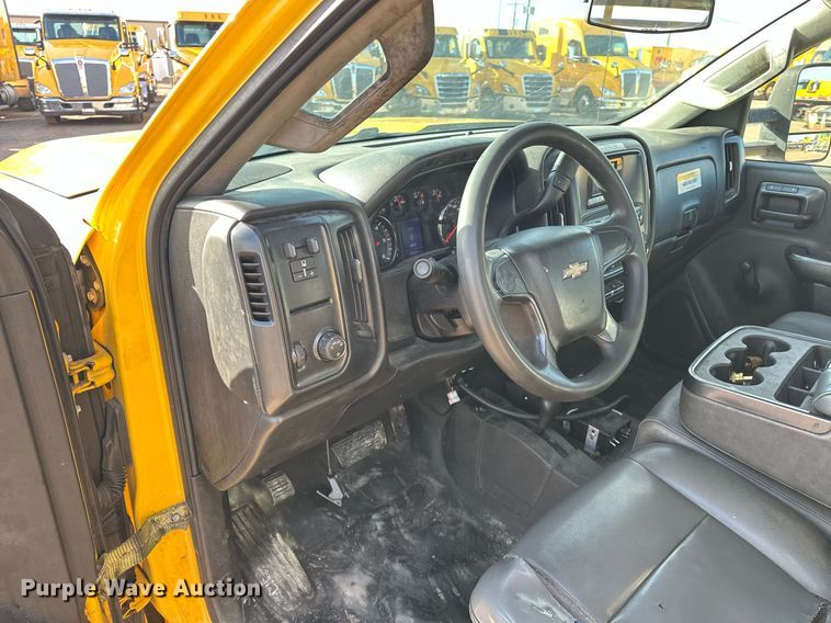 image for item ER4906 2015 Chevrolet Silverado 3500HD utility bed pickup truck