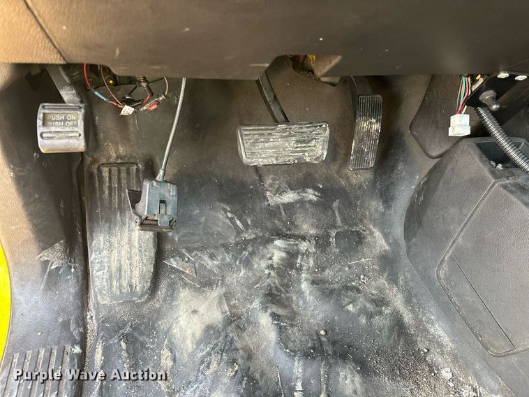 image for item ER4906 2015 Chevrolet Silverado 3500HD utility bed pickup truck