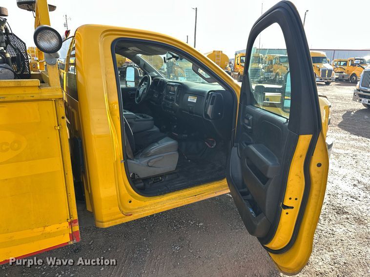 image for item ER4906 2015 Chevrolet Silverado 3500HD utility bed pickup truck