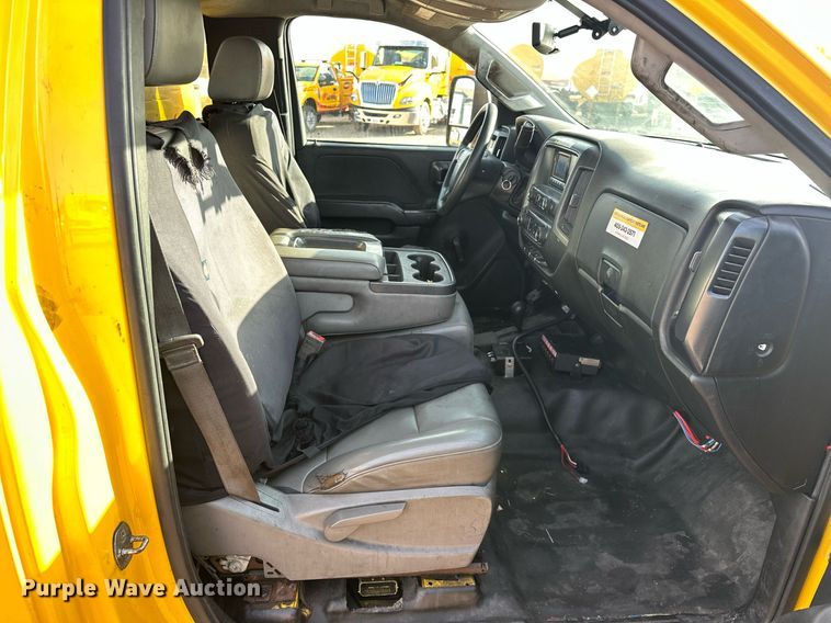 image for item ER4906 2015 Chevrolet Silverado 3500HD utility bed pickup truck