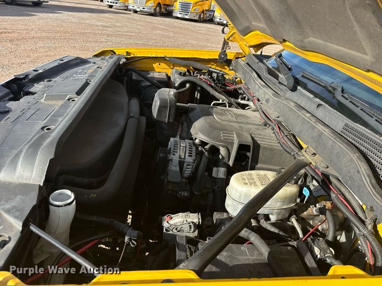 image for item ER4906 2015 Chevrolet Silverado 3500HD utility bed pickup truck