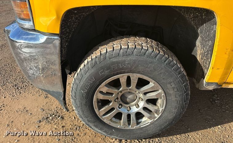 image for item ER4906 2015 Chevrolet Silverado 3500HD utility bed pickup truck