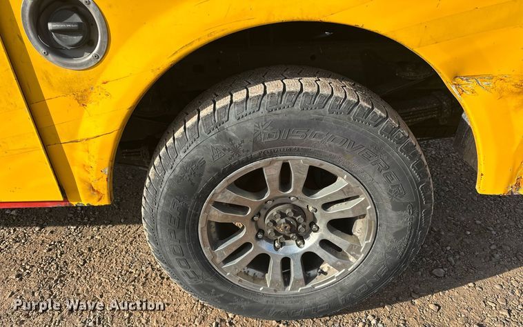 image for item ER4906 2015 Chevrolet Silverado 3500HD utility bed pickup truck