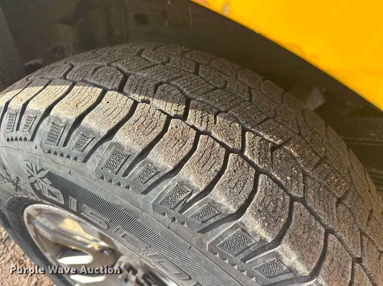 image for item ER4906 2015 Chevrolet Silverado 3500HD utility bed pickup truck