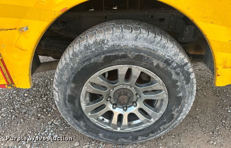 image for item ER4906 2015 Chevrolet Silverado 3500HD utility bed pickup truck