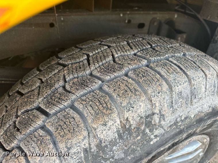 image for item ER4906 2015 Chevrolet Silverado 3500HD utility bed pickup truck