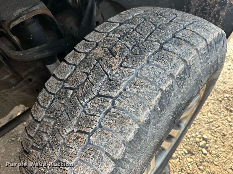 image for item ER4906 2015 Chevrolet Silverado 3500HD utility bed pickup truck