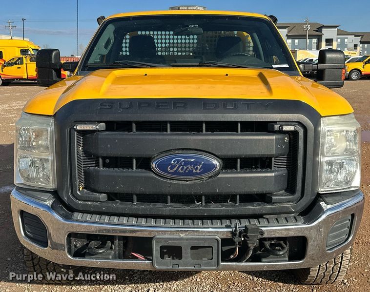 image for item ER4908 2016 Ford F350 Super Duty XL utility bed pickup truck