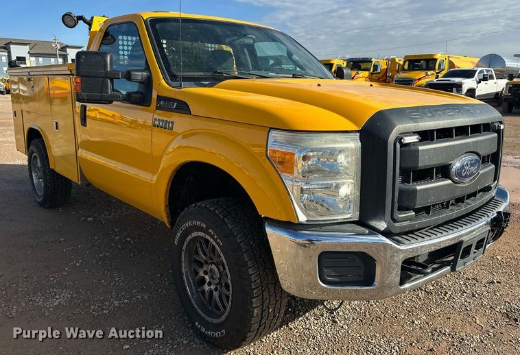 image for item ER4908 2016 Ford F350 Super Duty XL utility bed pickup truck