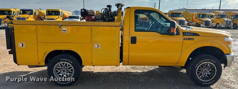 image for item ER4908 2016 Ford F350 Super Duty XL utility bed pickup truck