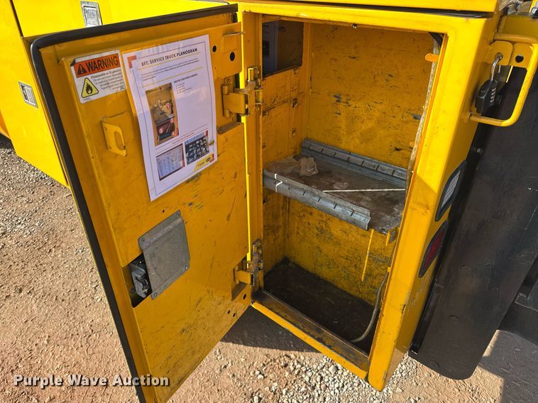 image for item ER4908 2016 Ford F350 Super Duty XL utility bed pickup truck