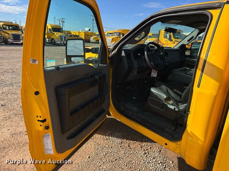 image for item ER4908 2016 Ford F350 Super Duty XL utility bed pickup truck