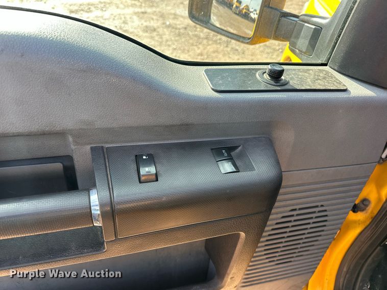 image for item ER4908 2016 Ford F350 Super Duty XL utility bed pickup truck