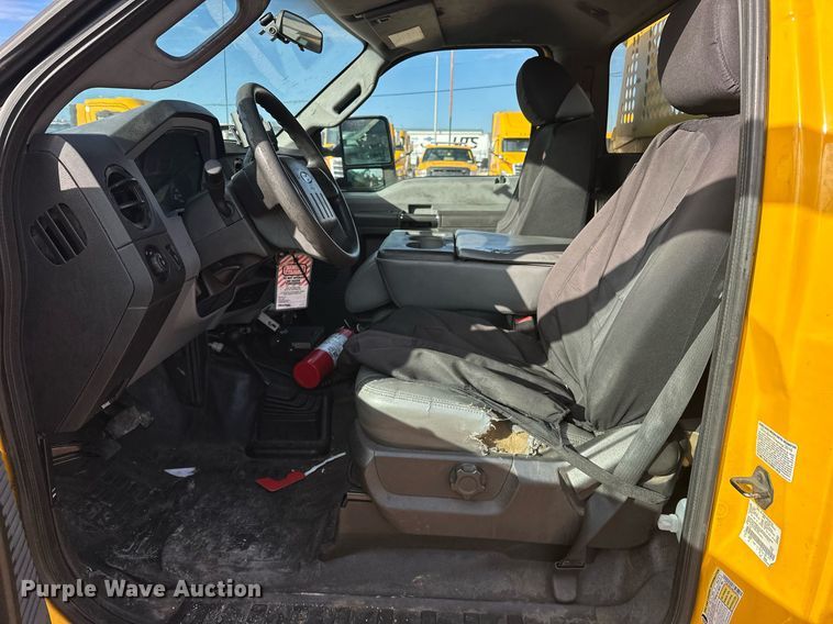 image for item ER4908 2016 Ford F350 Super Duty XL utility bed pickup truck