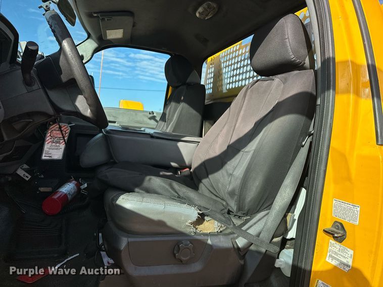 image for item ER4908 2016 Ford F350 Super Duty XL utility bed pickup truck