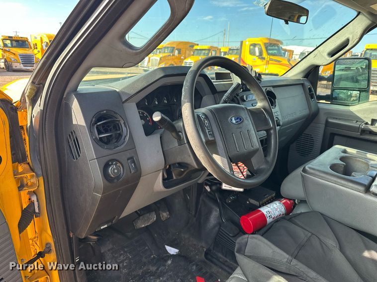 image for item ER4908 2016 Ford F350 Super Duty XL utility bed pickup truck