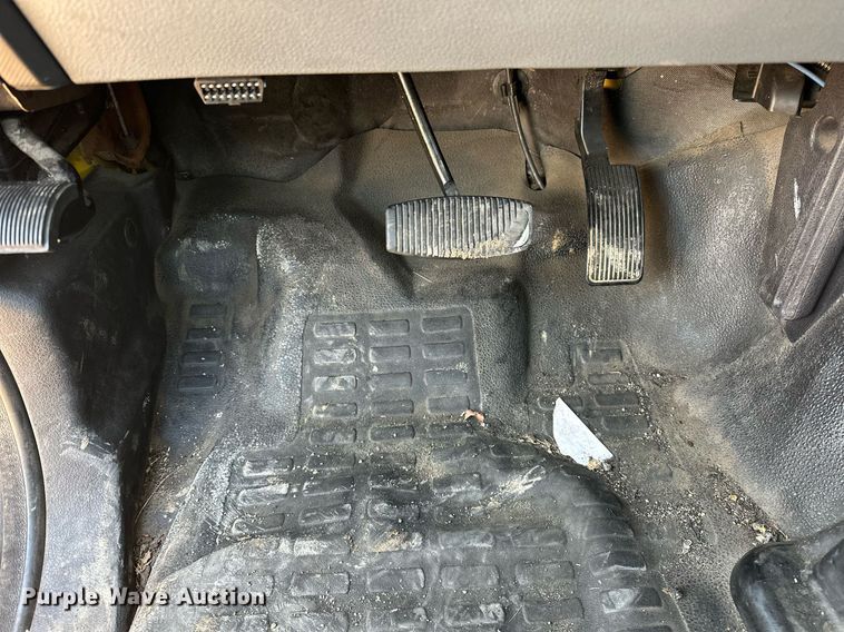 image for item ER4908 2016 Ford F350 Super Duty XL utility bed pickup truck