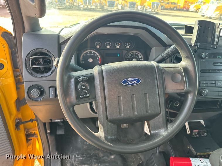 image for item ER4908 2016 Ford F350 Super Duty XL utility bed pickup truck