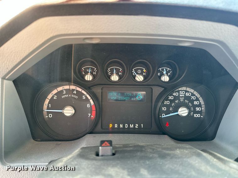 image for item ER4908 2016 Ford F350 Super Duty XL utility bed pickup truck