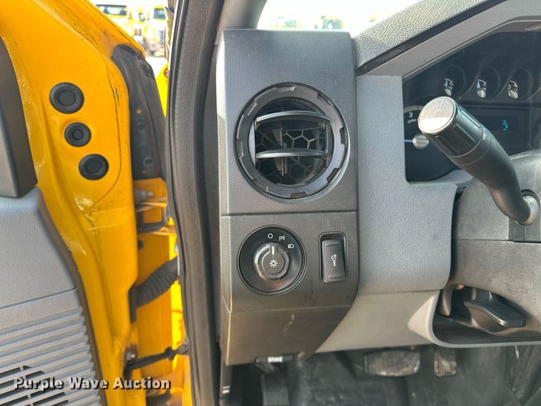 image for item ER4908 2016 Ford F350 Super Duty XL utility bed pickup truck