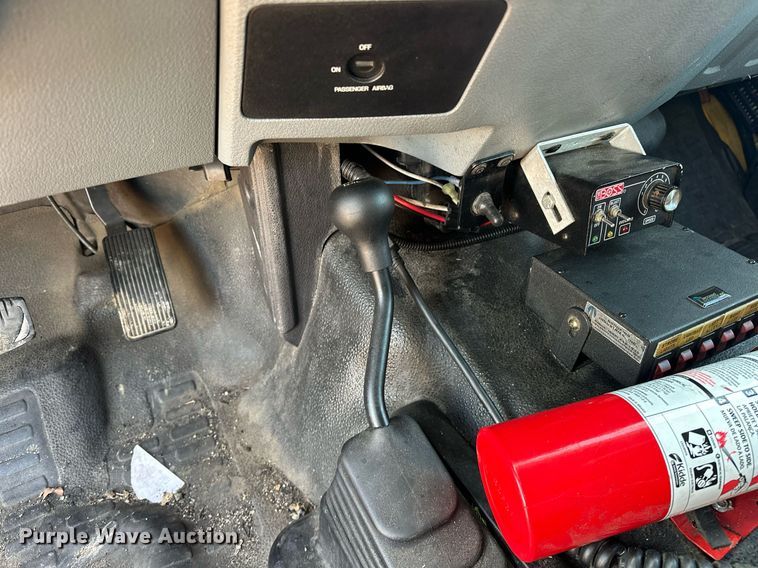 image for item ER4908 2016 Ford F350 Super Duty XL utility bed pickup truck