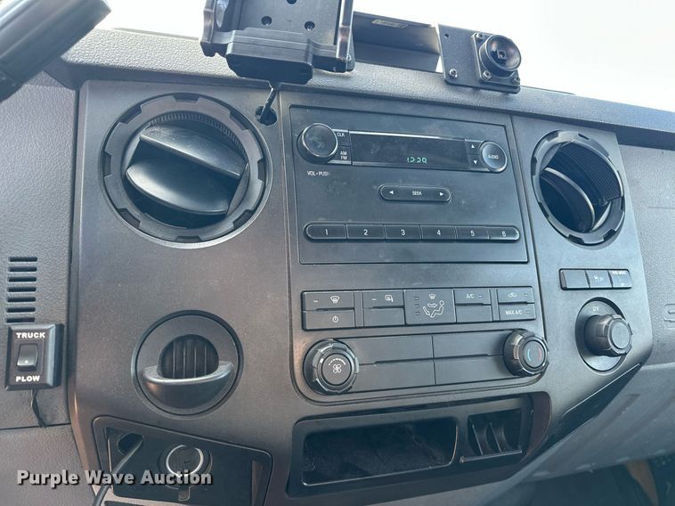 image for item ER4908 2016 Ford F350 Super Duty XL utility bed pickup truck