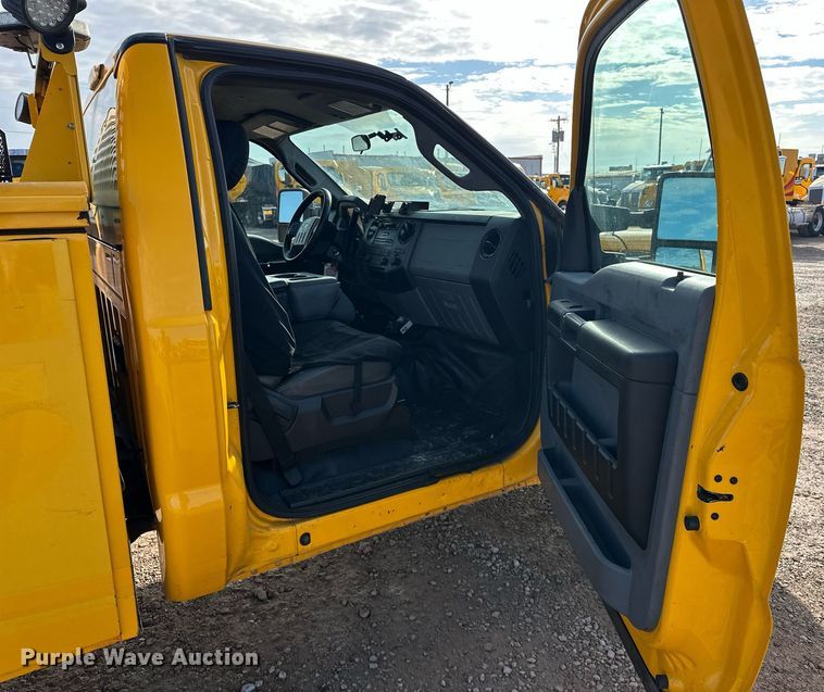 image for item ER4908 2016 Ford F350 Super Duty XL utility bed pickup truck