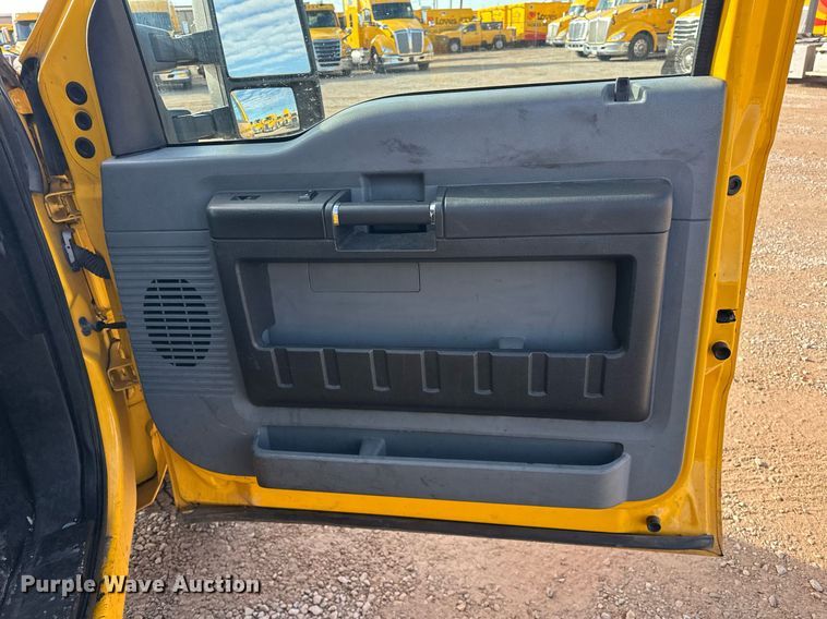 image for item ER4908 2016 Ford F350 Super Duty XL utility bed pickup truck