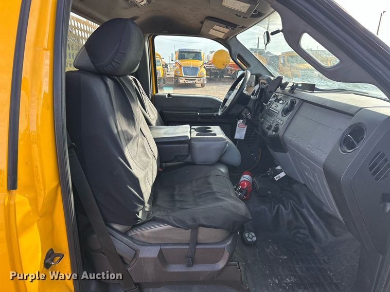 image for item ER4908 2016 Ford F350 Super Duty XL utility bed pickup truck