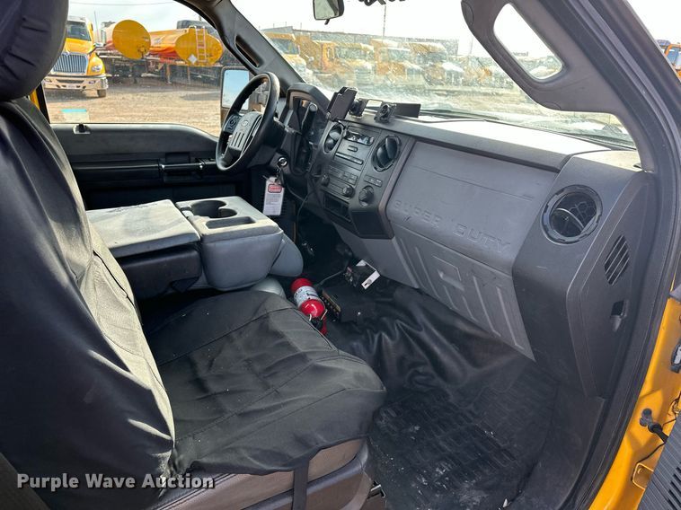 image for item ER4908 2016 Ford F350 Super Duty XL utility bed pickup truck