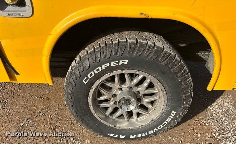 image for item ER4908 2016 Ford F350 Super Duty XL utility bed pickup truck