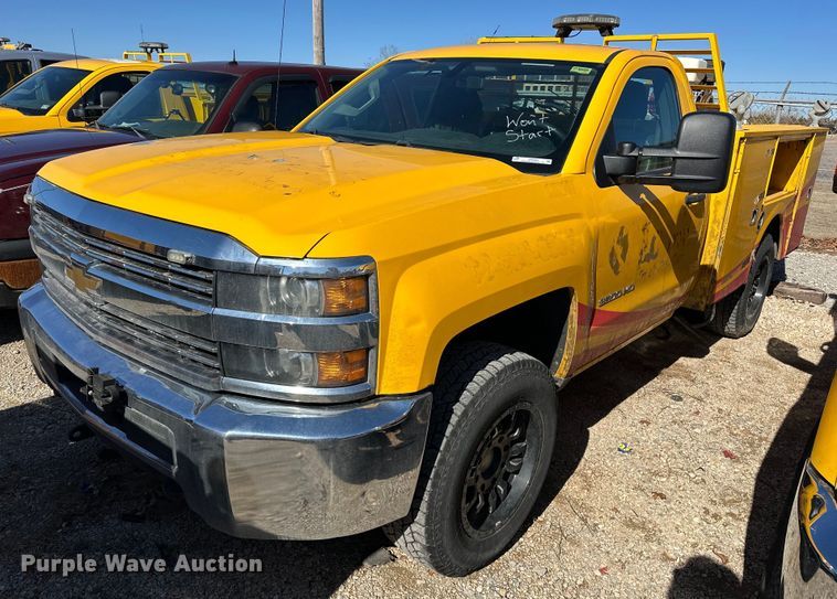 image for item ER4909 2015 Chevrolet Silverado 3500HD utility bed pickup truck