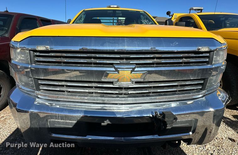 image for item ER4909 2015 Chevrolet Silverado 3500HD utility bed pickup truck