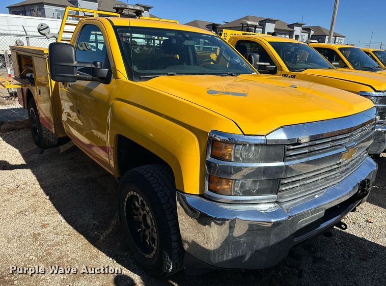 image for item ER4909 2015 Chevrolet Silverado 3500HD utility bed pickup truck