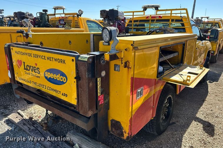 image for item ER4909 2015 Chevrolet Silverado 3500HD utility bed pickup truck