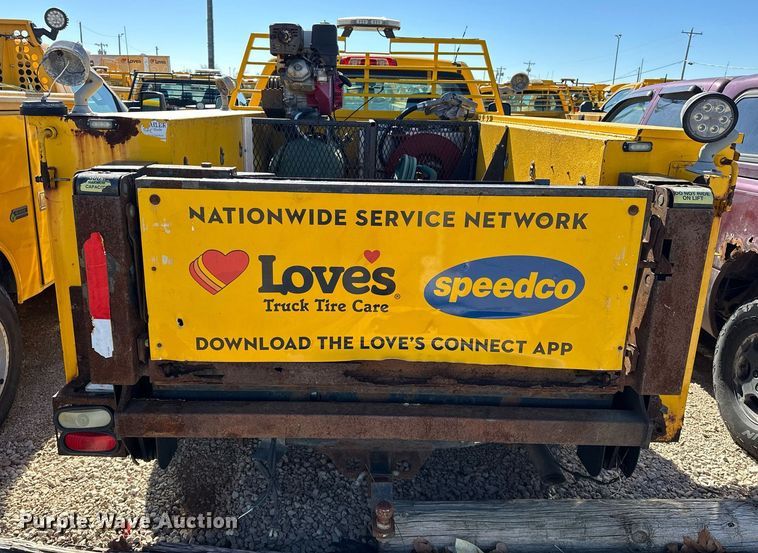 image for item ER4909 2015 Chevrolet Silverado 3500HD utility bed pickup truck