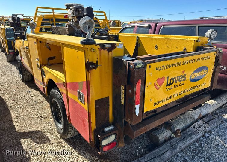 image for item ER4909 2015 Chevrolet Silverado 3500HD utility bed pickup truck