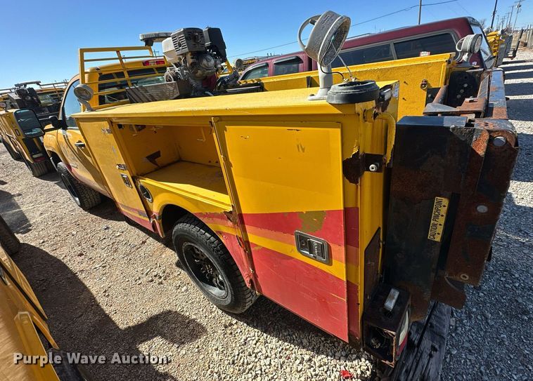 image for item ER4909 2015 Chevrolet Silverado 3500HD utility bed pickup truck