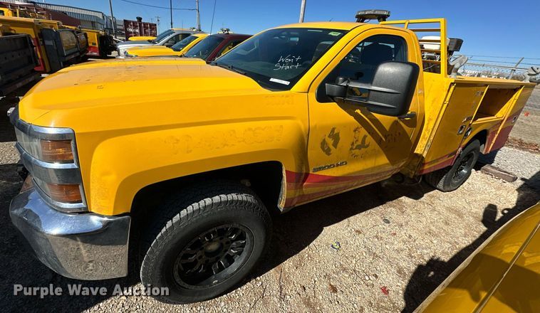 image for item ER4909 2015 Chevrolet Silverado 3500HD utility bed pickup truck