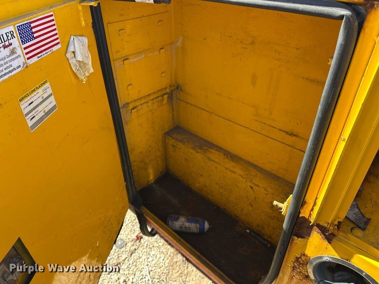 image for item ER4909 2015 Chevrolet Silverado 3500HD utility bed pickup truck