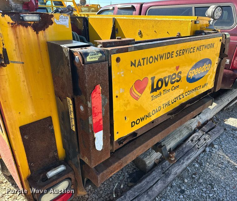 image for item ER4909 2015 Chevrolet Silverado 3500HD utility bed pickup truck