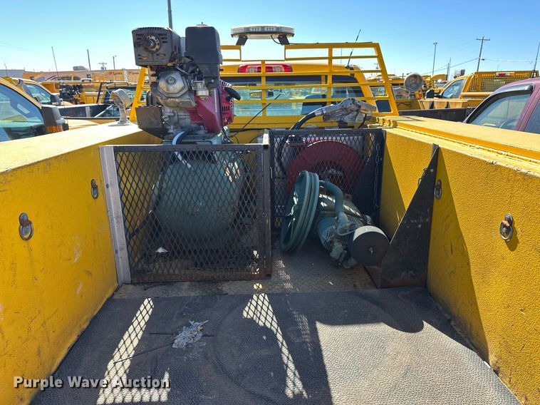 image for item ER4909 2015 Chevrolet Silverado 3500HD utility bed pickup truck