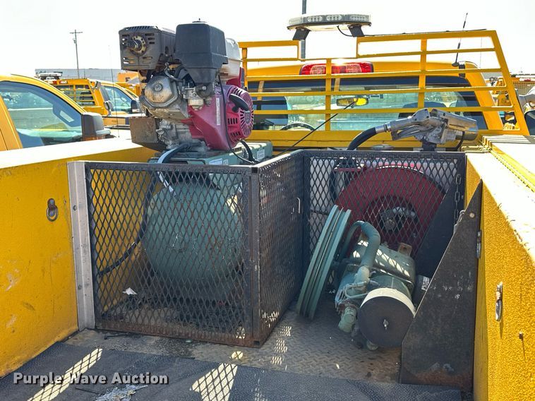 image for item ER4909 2015 Chevrolet Silverado 3500HD utility bed pickup truck