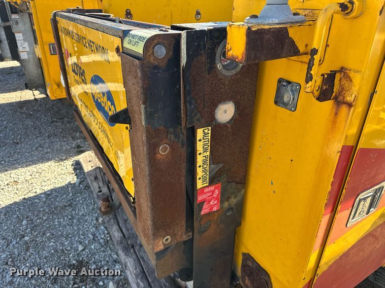 image for item ER4909 2015 Chevrolet Silverado 3500HD utility bed pickup truck