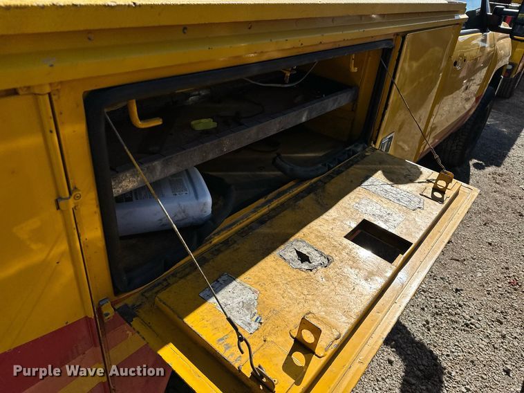 image for item ER4909 2015 Chevrolet Silverado 3500HD utility bed pickup truck