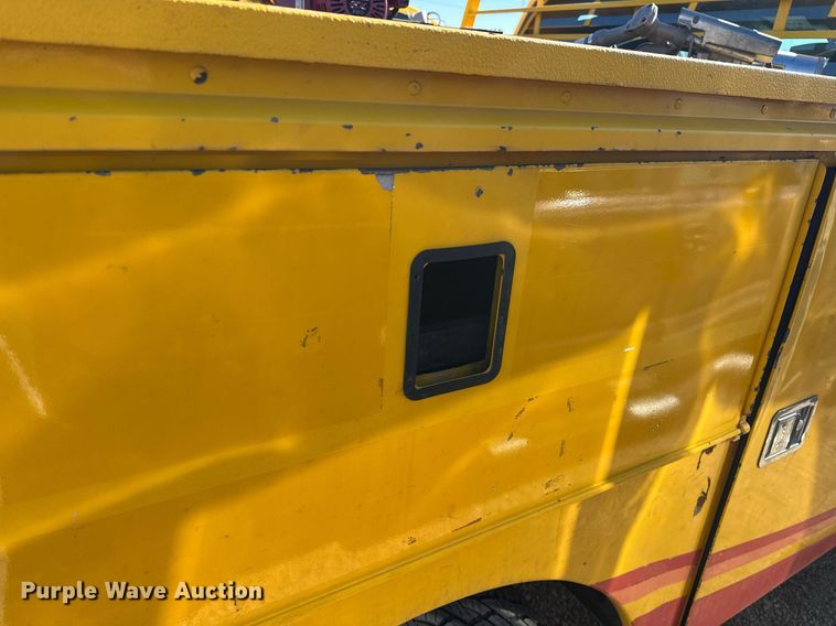 image for item ER4909 2015 Chevrolet Silverado 3500HD utility bed pickup truck