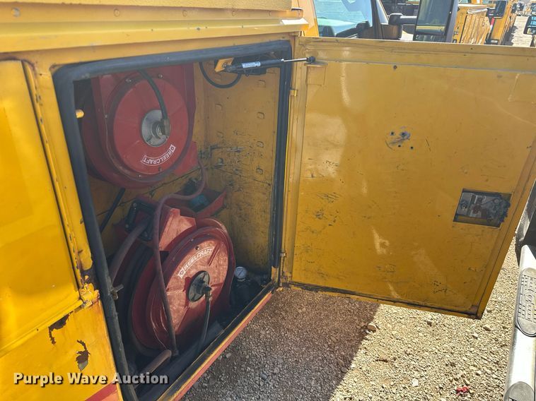 image for item ER4909 2015 Chevrolet Silverado 3500HD utility bed pickup truck