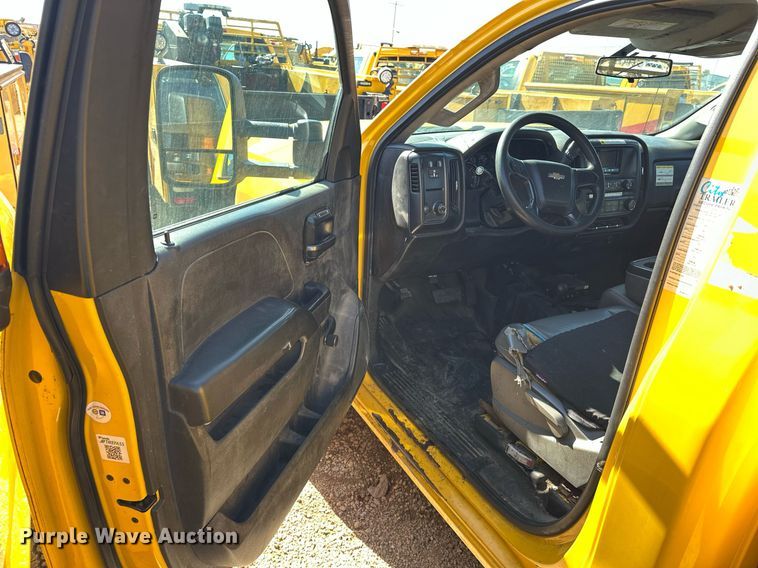 image for item ER4909 2015 Chevrolet Silverado 3500HD utility bed pickup truck