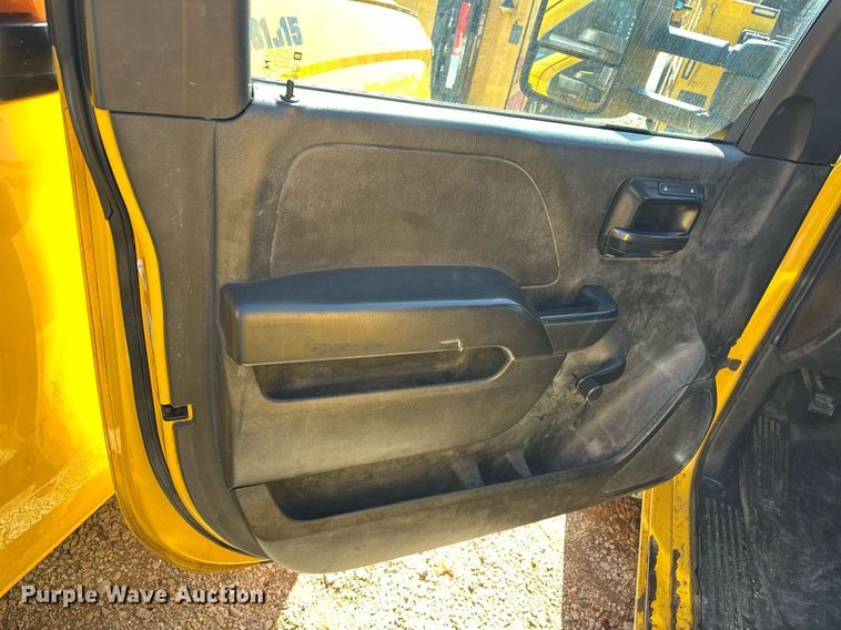 image for item ER4909 2015 Chevrolet Silverado 3500HD utility bed pickup truck